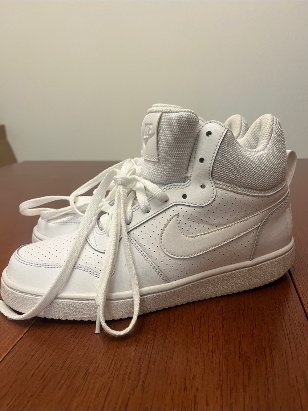Nike Court Borough Mid Triple White Sz 8
